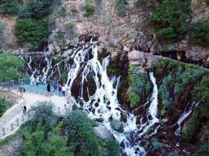 Serinlemek isteyen Tomara Şelalesi’nin yolunu tutuyor