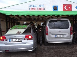 Araçları doludan korumak için taziye çadırı, ot, kilim ve tahtalı önlem