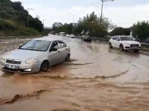 Bursa-İstanbul yolu sular altında kaldı