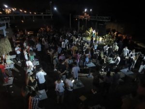 Kuşadası’nda eğlence tavan yaptı