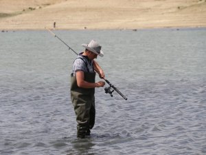 Balık tutkunlarının hafta sonu durağı Keskin Barajı oldu