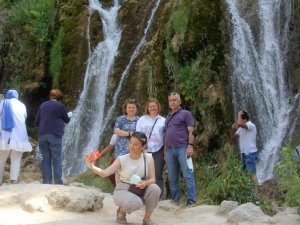 Bunaltıcı sıcaklarda serinlemek isteyen Girlevik Şelalesi’nin yolunu tutuyor