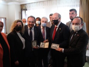 KKTC Cumhurbaşkanı Tatar, Nihat İlhan’ın evini ziyaret etti