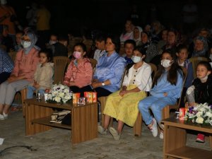 Uşak’ta Gezici Tiyatro son oyununu sahneledi