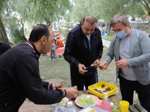 Pandemi normalleşmesinde sağlık çalışanları moral pikniğinde bir araya geldi