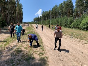 Sarıkamış’ta vatandaşlar kayak merkezinin taşlarını temizledi
