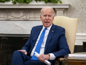 Biden ve Zelenskiy telefonda görüştü