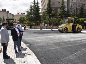 Selçuklu Belediyesi asfalt ve bordür çalışmalarını sürdürüyor