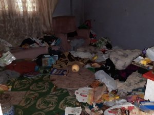 Evden tam 5 kamyon çöp çıktı