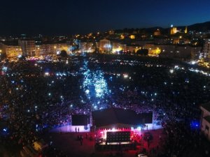Niğde’de arabalı konserler yoğun ilgi gördü