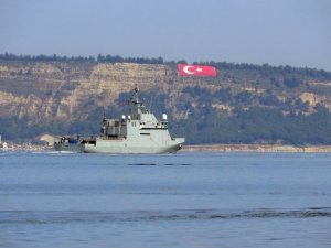 İspanya savaş gemisi Çanakkale Boğazı’ndan geçti