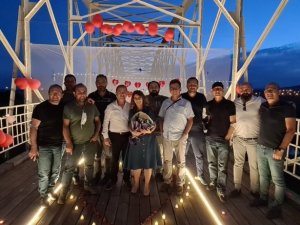 Kars’ta tarihi Demir Köprü’de evlilik teklifi