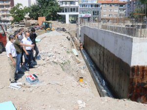 Müdür Başyiğit, yapımı devam eden okullarda incelemelerde bulundu