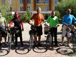 Mersinli öğretmenler Van Gölü etrafını bisikletle turladılar