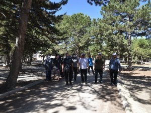 Rektör Namık Ak, sağlıklı yaşam için üniversite personeli ile yürüdü