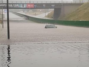 Litvanya’nın başkenti Vilnius’ta sağanak yağışlar sele neden oldu