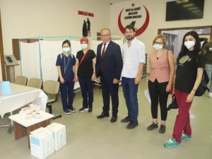 Turgutlu Belediyesi hizmet binasında aşı uygulaması devam ediyor