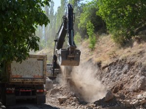 Ağaçdibi köyü otoban gibi yola kavuşuyor
