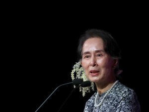 Myanmar’ın devrik lideri Suu Kyi gözaltında korona aşısı oldu