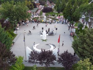 Amatör müzisyenler her gün Keçiören’in parklarında