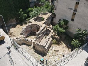 Efeler’deki tarihi yapıların çevre düzenlemesi yapılıyor