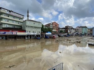Sel bölgesinde çalışmalar sürüyor