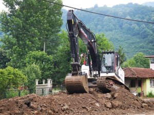 Büyükşehir’den selden etkilenen bölgeye anında müdahale