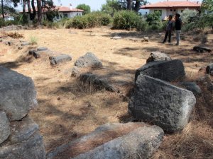 Akyaka’da tarihi kaleden sonra 2 kilise bulundu