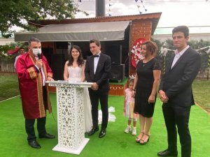 Başkan Ertuğrul Çetin, çiftlerin mutluluklarına ortak oluyor