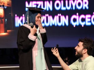 Aksaray’da mezuniyet töreninde evlilik teklifi sürprizi