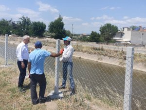 Vatandaşların güvenliği için sulama kanalı etrafına tel örgü çekildi