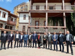 AK Parti İstanbul İl Başkanı Kabaktepe, AYD tarafından düzenlenen “Anadolu Sohbetleri”ne katıldı