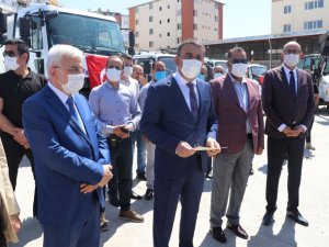 Siirt belediyesi ve ilçe belediyelerine araç hibe edildi