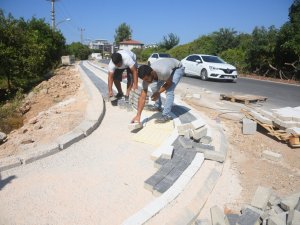 Oba Hatipoğlu Sokak’ta kaldırım çalışması