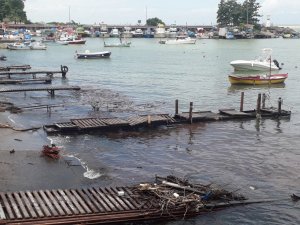 Balıkçı barınağı moloz yığınına döndü