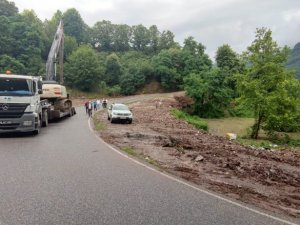 Afet bölgelerinde onarım çalışmaları sürüyor