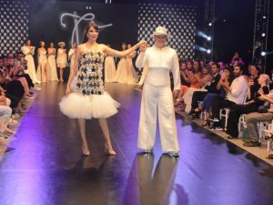 Bartın’da düzenlenen defilede ‘oyulgama’ sanatı ön plana çıktı