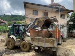 Düzce’de selin izleri siliniyor