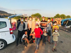 Tarım işçileri arazide aşılanıyor