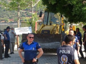 Kaş’ta kıyı işgali yapan işletme yıkıldı, plaj vatandaşa ücretsiz açıldı