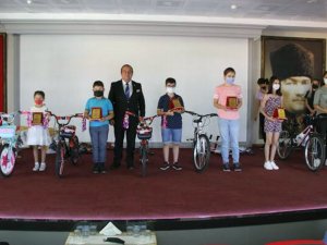 ‘1 kitap 1000 hayal projesi’ ödülleri verildi