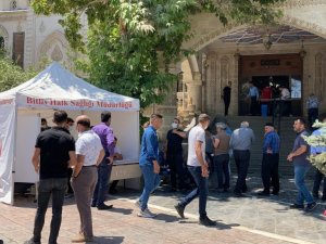 Cami cemaati için aşı standı kuruldu