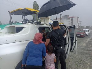 Iğdır’da dolu yağışı kenti beyaza bürüdü