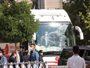 Cumhurbaşkanı Erdoğan Diyarbakır Annelerini kaldıkları çadırda ziyaret etti