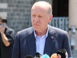 Cumhurbaşkanı Erdoğan, teröristlerin yakıp devletin onardığı Kurşunlu Camii’nde cuma namazı kıldı