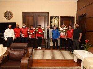Başkan Aşgın, başarılı sporcuları ağırladı