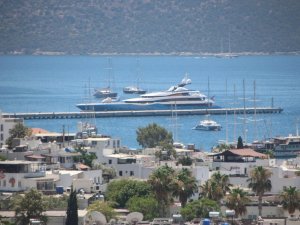 Lüks yatlar Bodrum’a gelmeye başladı