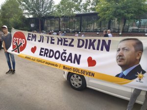 Erdoğan’ın Diyarbakır ziyaretinde açılan destek pankartı ilgi çekti