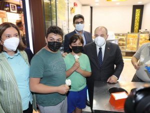 Dondurmacıda Bakan Varank’ı gören vatandaşlar şaşkınlıklarını gizleyemedi