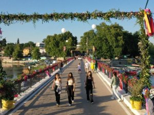 Küçük Venedik’te çiçek şenliği